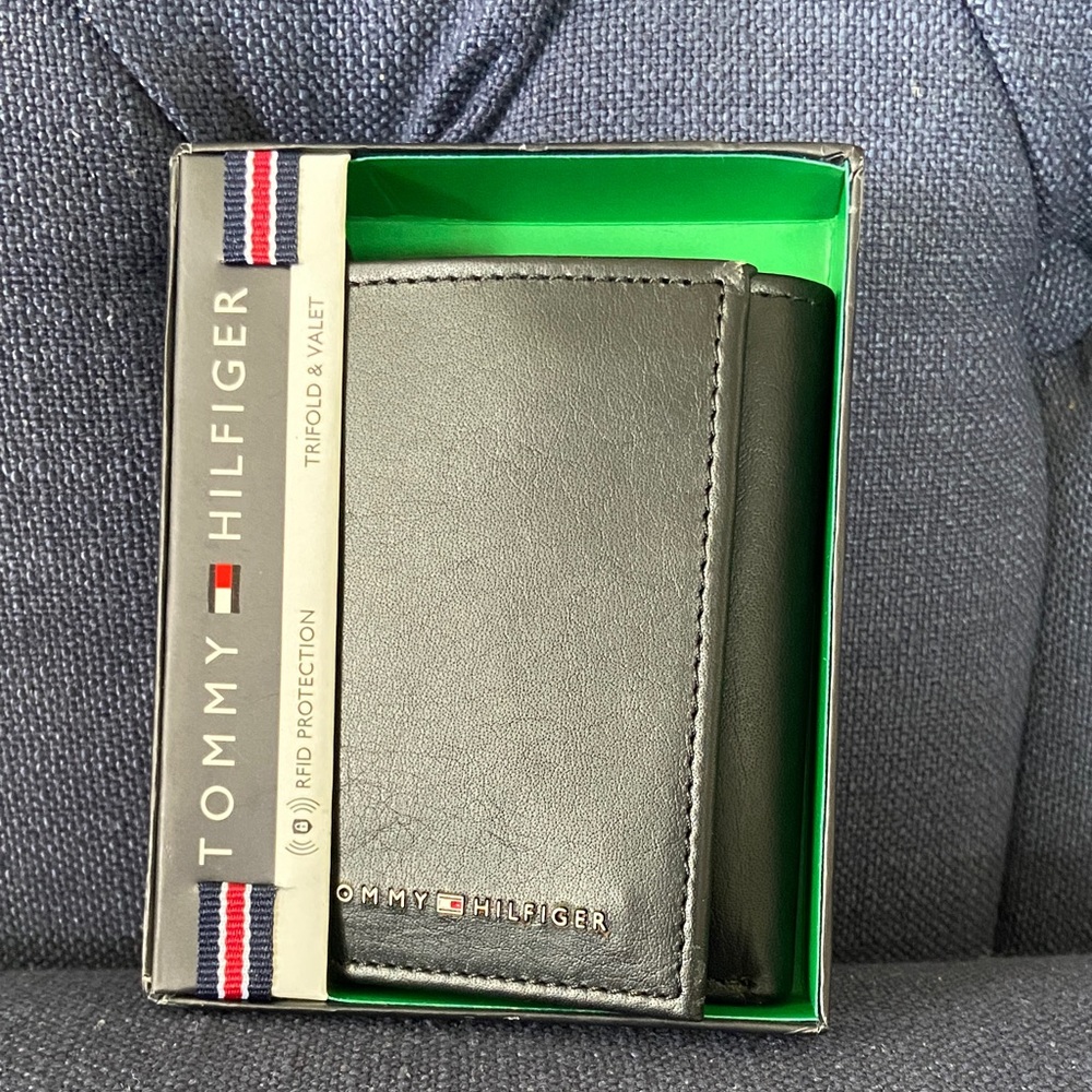 Tommy Hilfiger Black Trifold & Valet Wallet